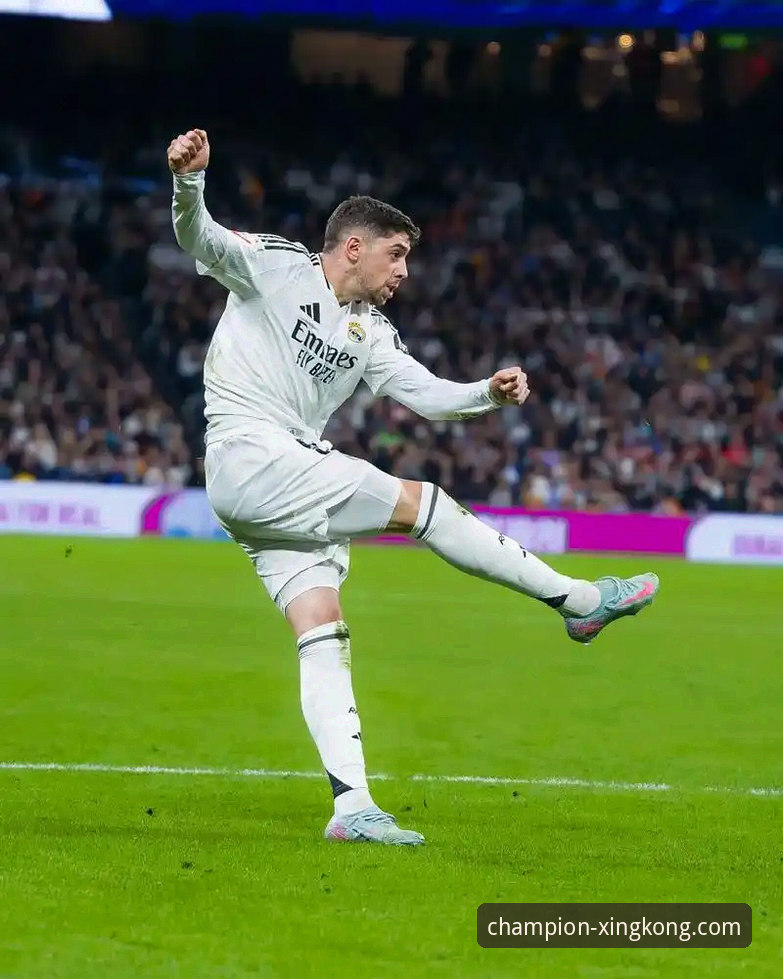 欧冠焦点战最新动态：巴尔韦德戴帽闪耀，皇马三球完胜曼城，战术博弈成胜负手